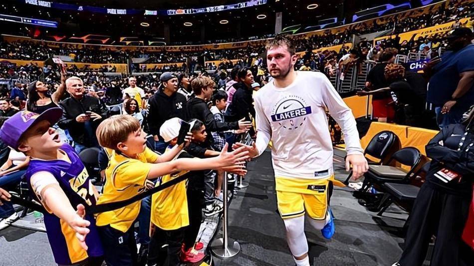 关于转折点圣安东尼奥马刺状态回暖，CBA季后赛集结日攻防权衡，压力陡增，高层口径保持一致的信息