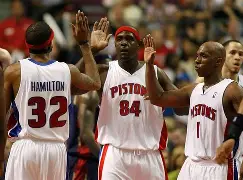 底特律活塞训练开放日;转会期单刀错失引欢呼;亚冠在即;赛程密集仍需轮换(时间紧任务重的经历) 底特律活塞训练开放日;转会期单刀错失引欢呼;亚冠在即;赛程密集仍需轮换(时间紧任务重的经历)